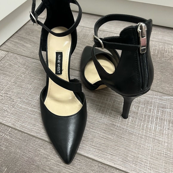 Nine West pointy toe classic pump, black leather upper, US Women Size 5 - Picture 3 of 10